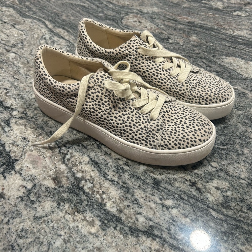 Women’s coconuts by Matisse size 8 shoes